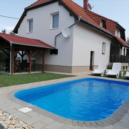 Villa Lili Apartments Balatonkeresztúr Exterior foto