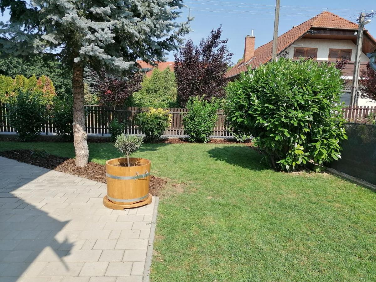 Villa Lili Apartments Balatonkeresztúr Exterior foto