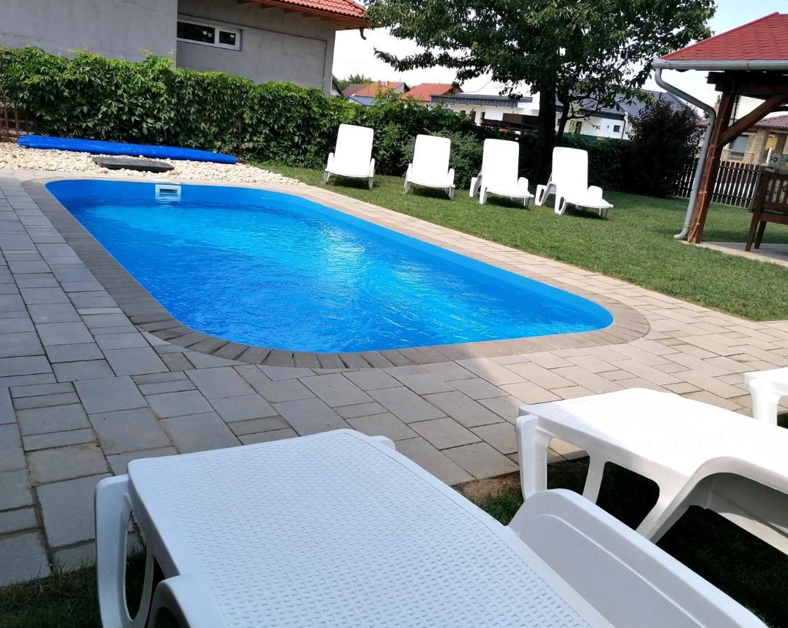 Villa Lili Apartments Balatonkeresztúr Exterior foto