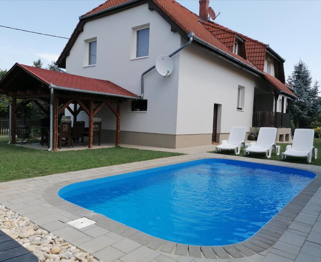Villa Lili Apartments Balatonkeresztúr Exterior foto