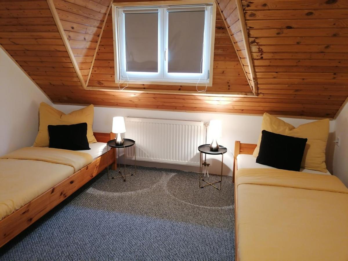 Villa Lili Apartments Balatonkeresztúr Exterior foto