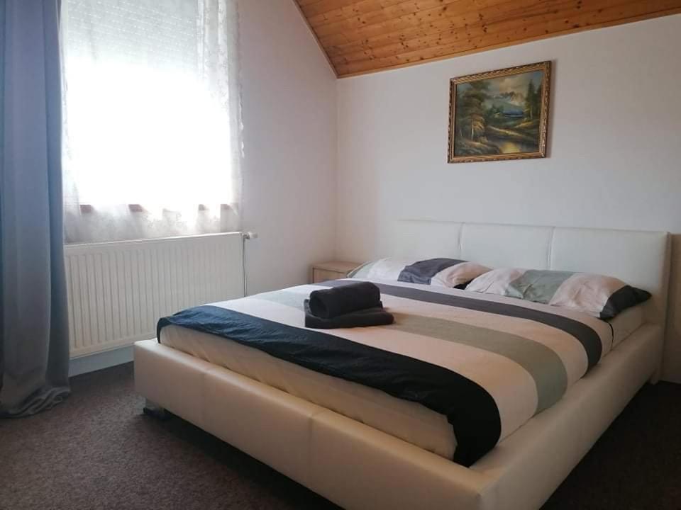 Villa Lili Apartments Balatonkeresztúr Exterior foto