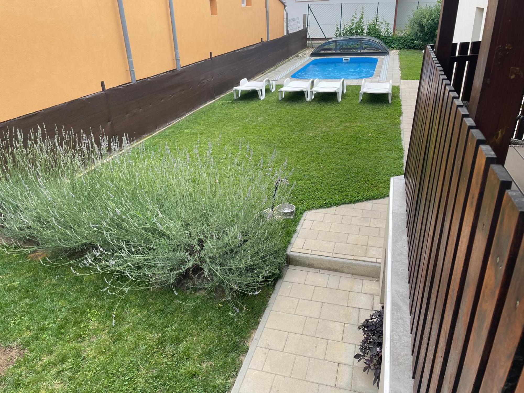 Villa Lili Apartments Balatonkeresztúr Exterior foto